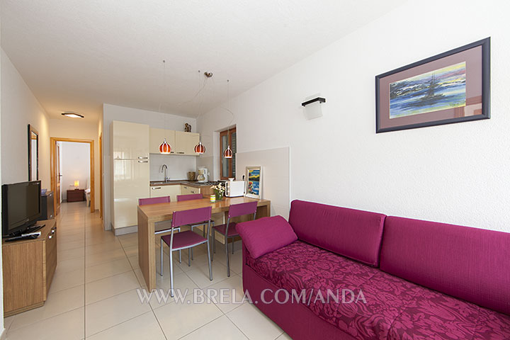 Wohnzimmer, Esstisch, K&uuml;che, Fernsehen