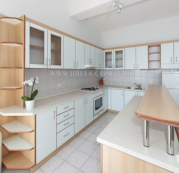 voll ausgestattete gro&szlig;e K&uuml;che