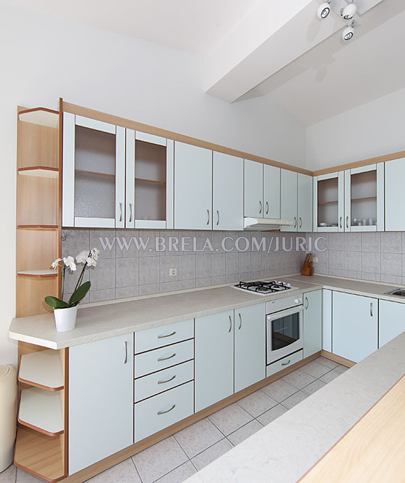 voll ausgestattete gro&szlig;e K&uuml;che