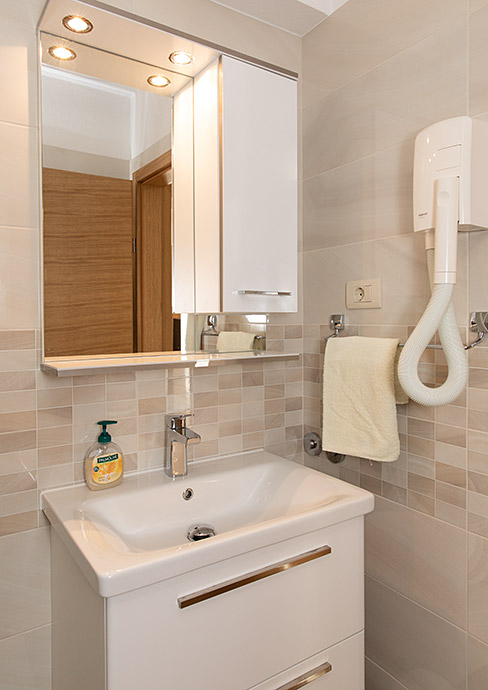 Apartments Kate, Brela - bathroom