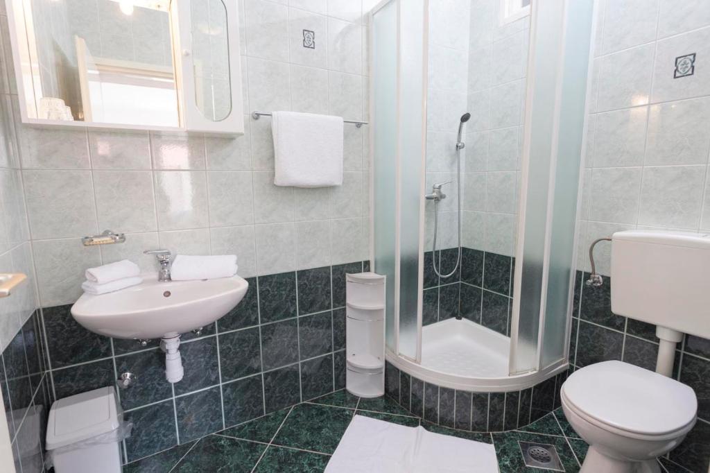 apartments Ledić, Brela - bathroom