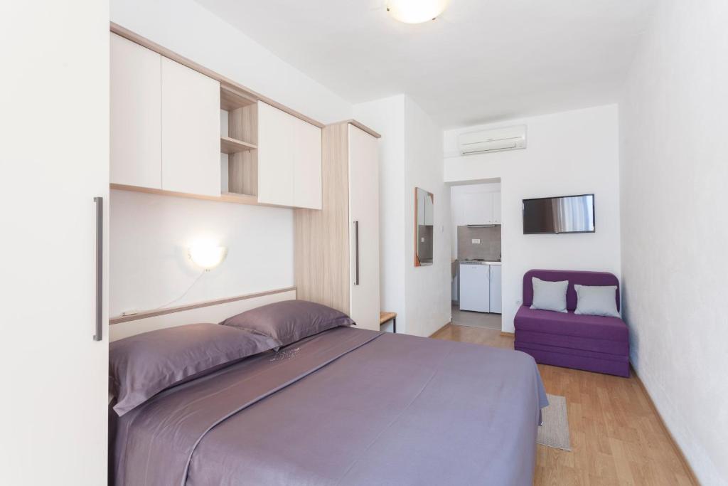 apartments Ledić, Brela - bedroom