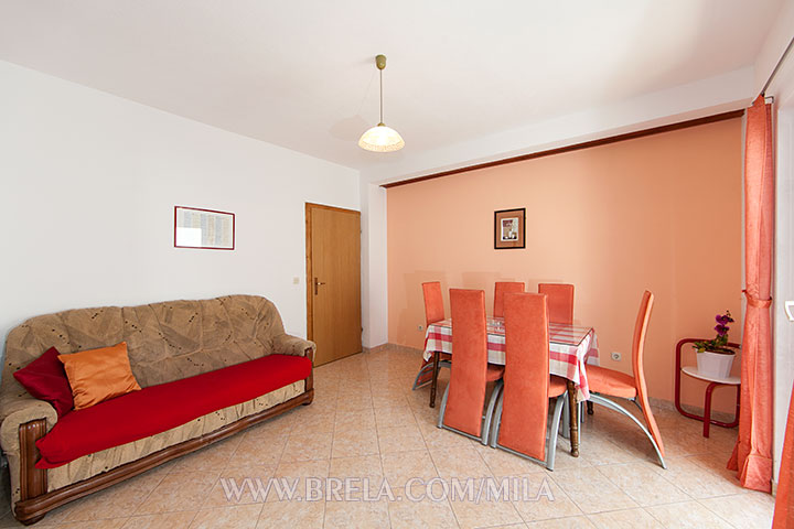 recent decorated apartment interior - dnevni boravak moderno ure�en