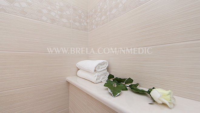 T&uuml;cher und stieg im Bad