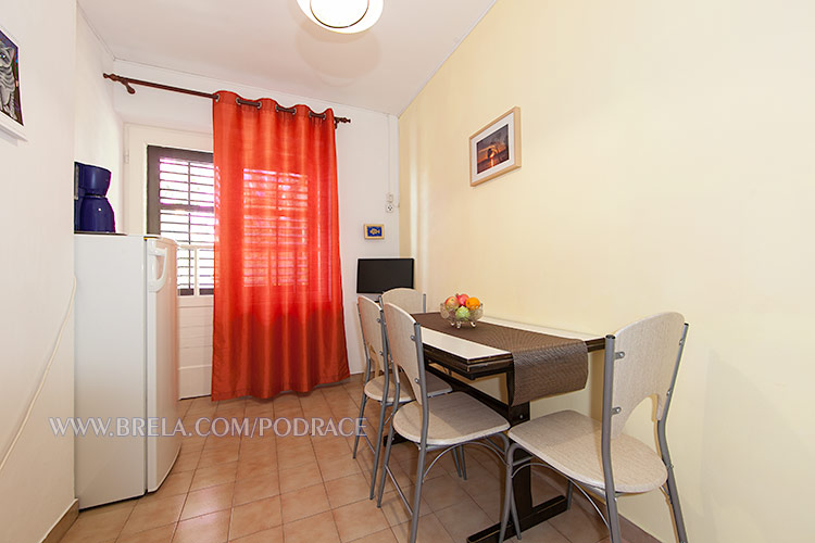 apartments Podra�e, Brela - Neven & Dubravko &Scaron;o&scaron;i�, dining table