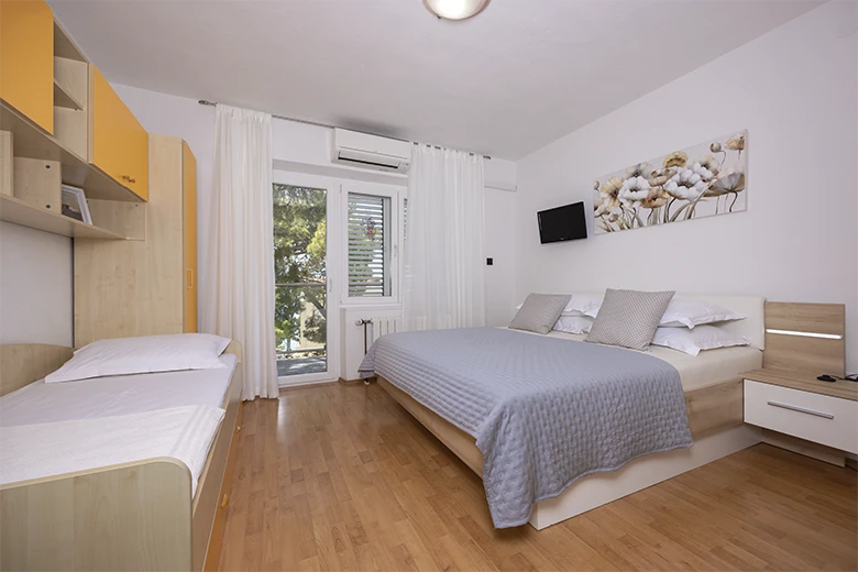 Apartments Škrabić, Brela - bedroom