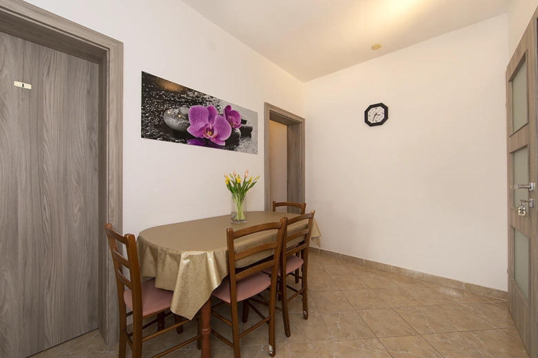 Apartments Škrabić, Brela - dining room