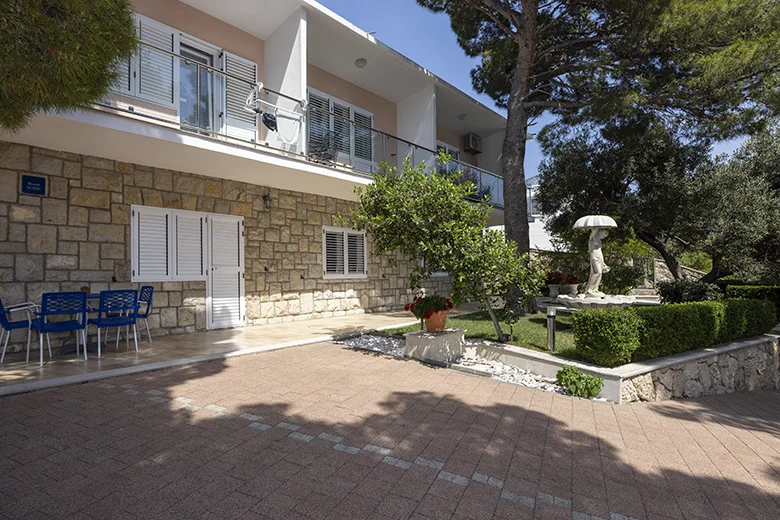 Apartments Škrabić, garden