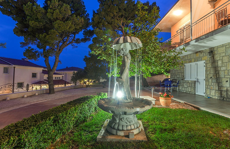 Apartments Škrabić, garden