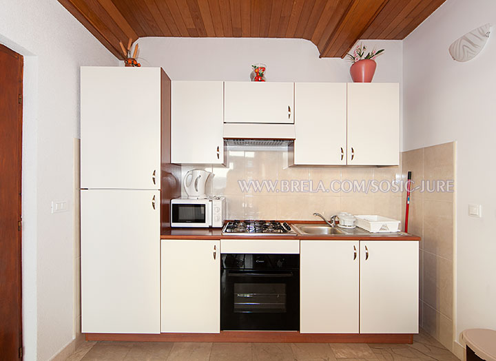 apartments Jure &Scaron;o&scaron;ić, Brela - kitchen