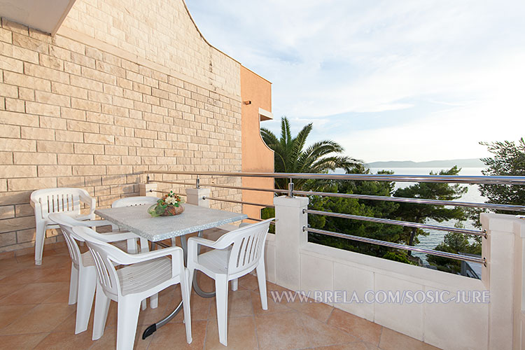 apartments Jure &Scaron;o&scaron;ić, Brela - large terrace with sea view