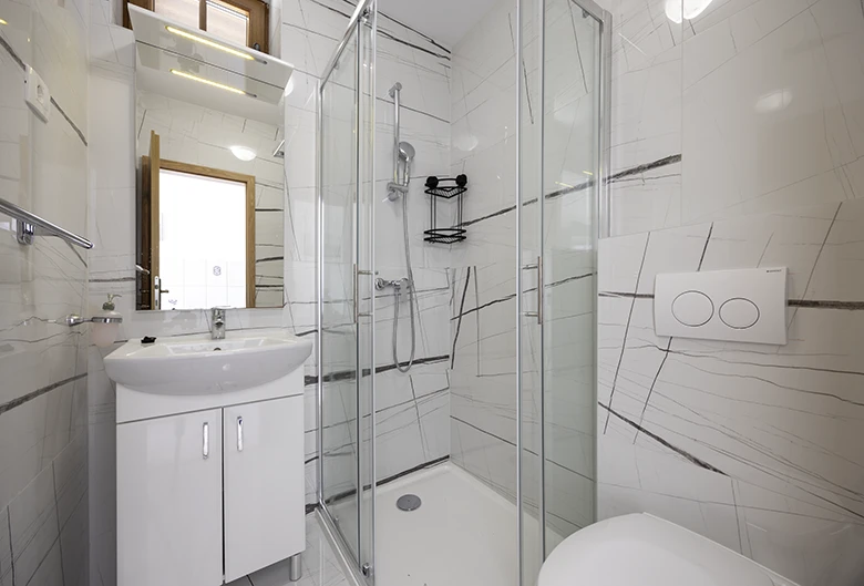 apartments Jure &Scaron;o&scaron;ić, Brela - bathroom