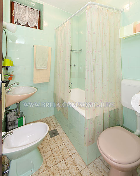 apartments Jure &Scaron;o&scaron;ić, Brela - bathroom