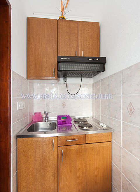 apartments Jure &Scaron;o&scaron;ić, Brela - kitchen