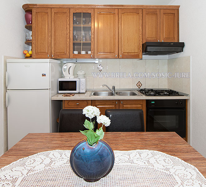 apartments Jure &Scaron;o&scaron;ić, Brela - kitchen