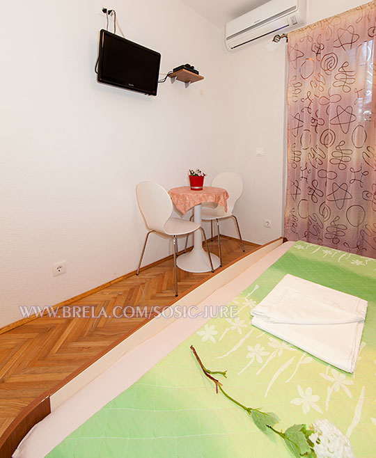 apartments &Scaron;o&scaron;ić, Brela - dining table