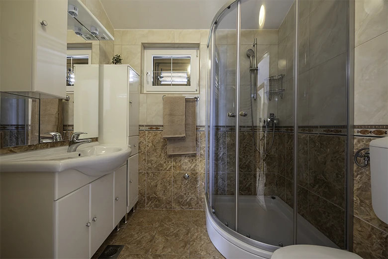 Apartments Villa kapetan Jure, Brela - bathroom