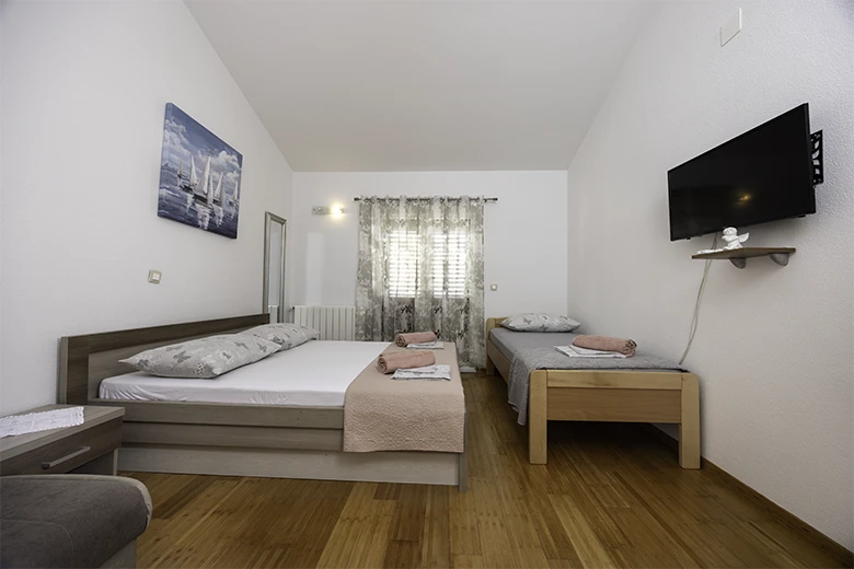 Apartments Villa kapetan Jure, Brela - bedroom