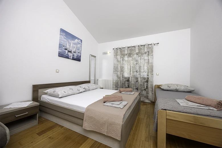 Apartments Villa kapetan Jure, Brela - bedroom