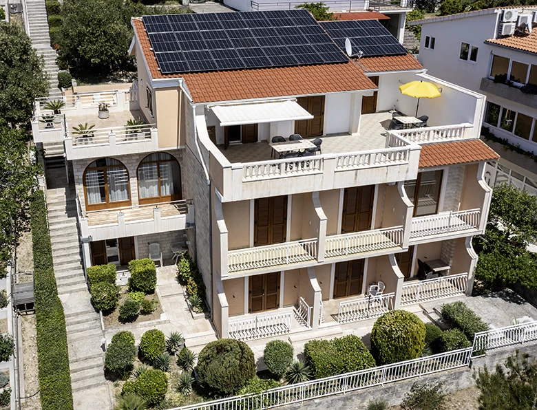 apartments kapetan Jure, Brela - aerial view