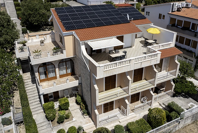 apartments kapetan Jure, Brela - aerial view