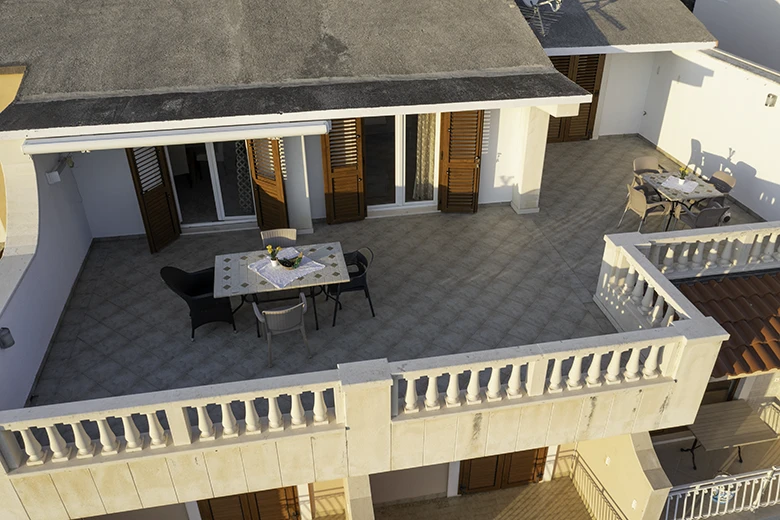 apartments kapetan Jure, Brela - aerial view