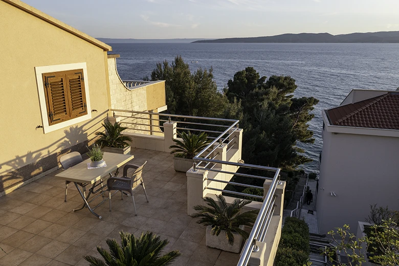 apartments kapetan Jure, Brela - aerial view