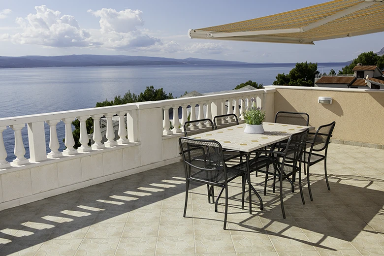 apartments kapetan Jure, Brela - aerial view