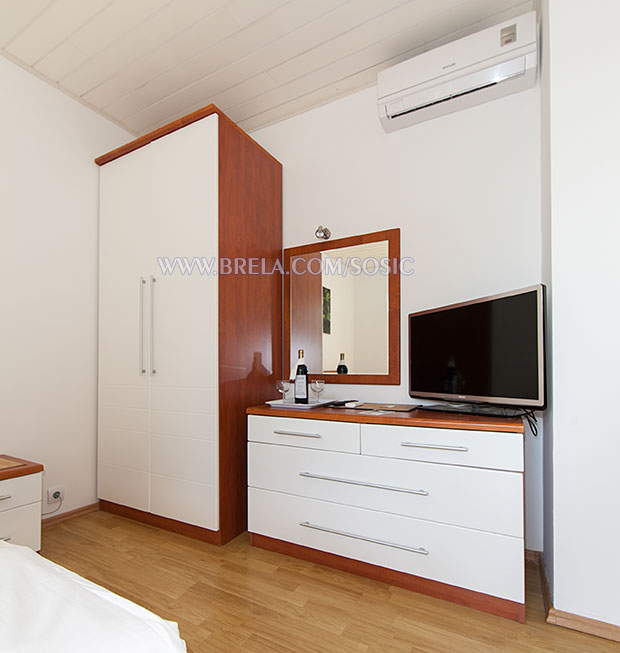 Brela Podra�e, apartments Mirjana - wardrobe, TV