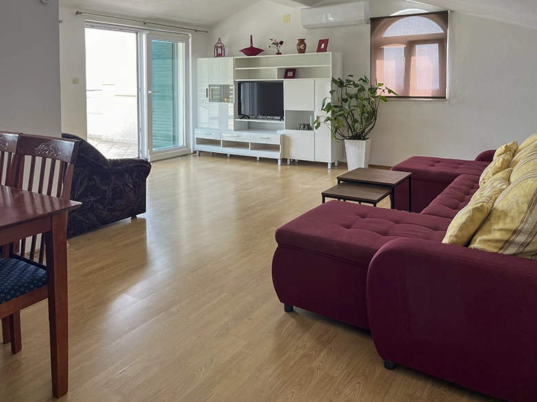 Apartments Toma&scaron;, Brela - living and dining room