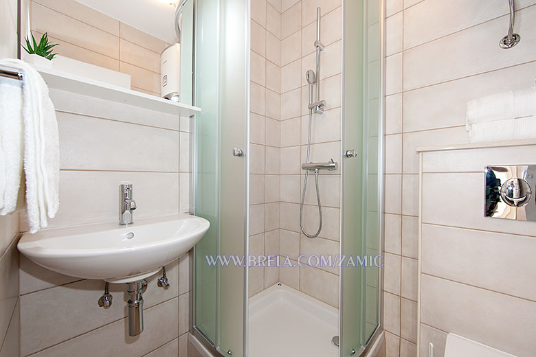 apartments Marija �ami�, Brela - bathroom